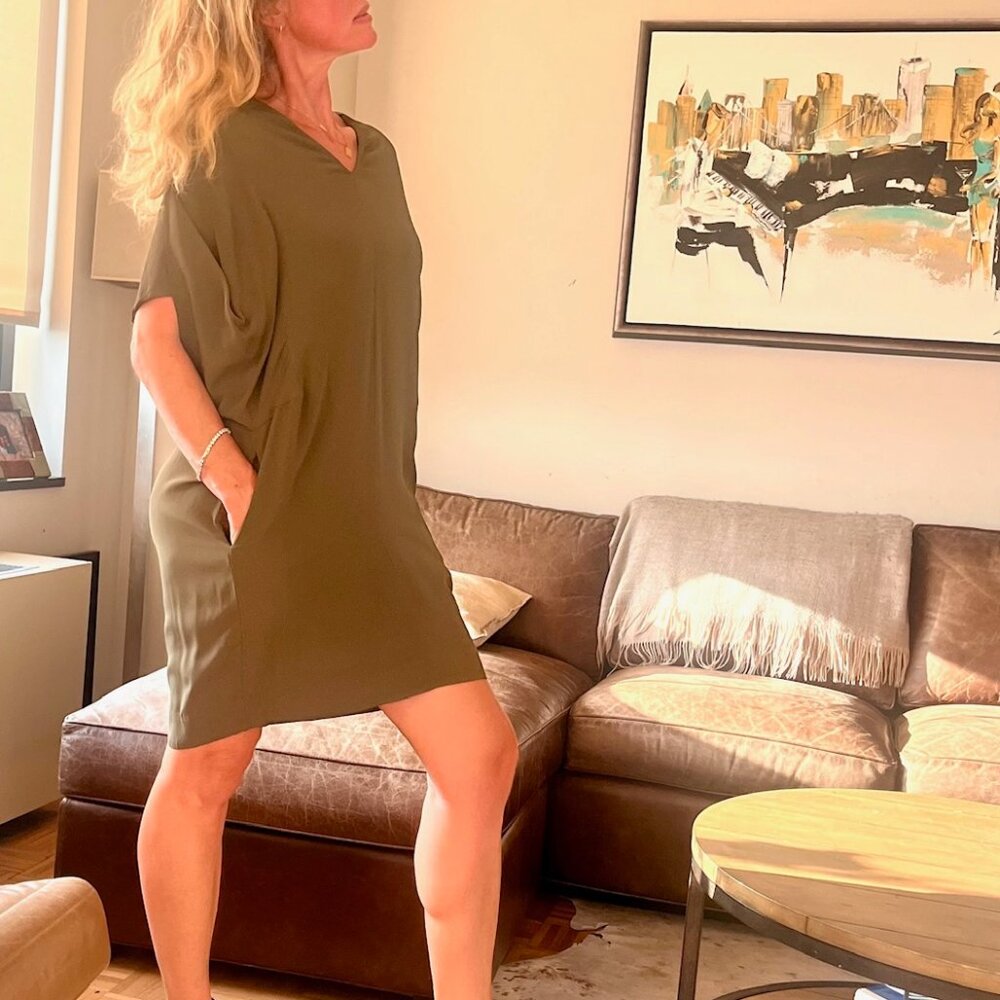 COS BATWING-SLEEVE OLIVE/KHAKI DRESS W/ POCKETS. BUSINESS / CASUAL. SIZE 8.